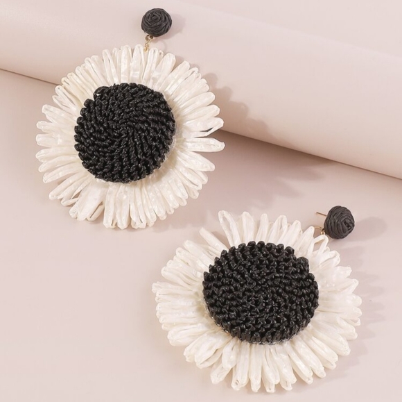 🖤🤍Earrings🤍🖤 - Picture 3 of 4